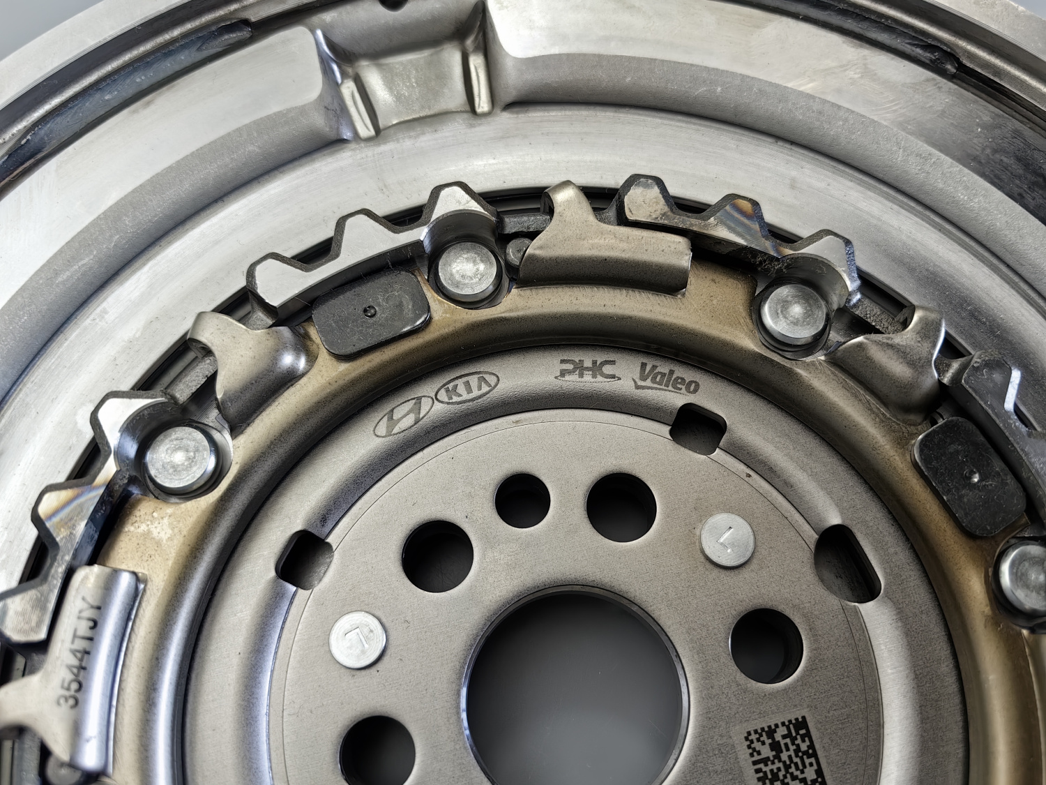 Двухмассовый маховик 23200-2B590 HYUNDAI/KIA 2